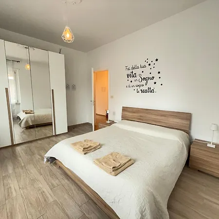 Private Parking, With A View Of The Hills Lägenhet