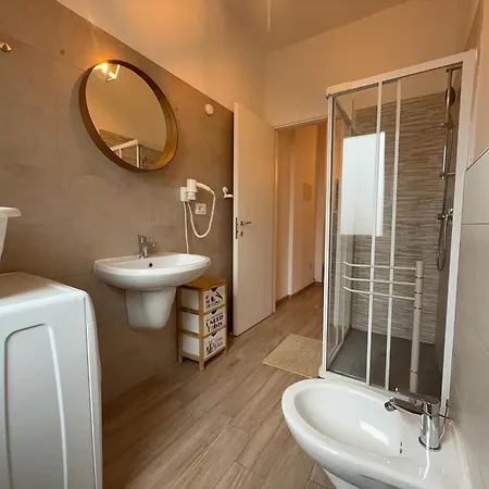 Private Parking, With A View Of The Hills Lägenhet Alba (Piedmont)