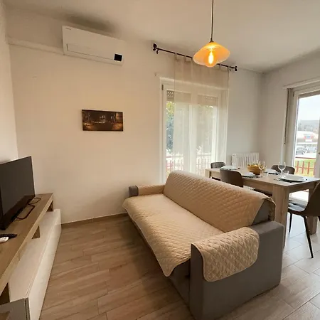 Private Parking, With A View Of The Hills Lägenhet Alba (Piedmont)